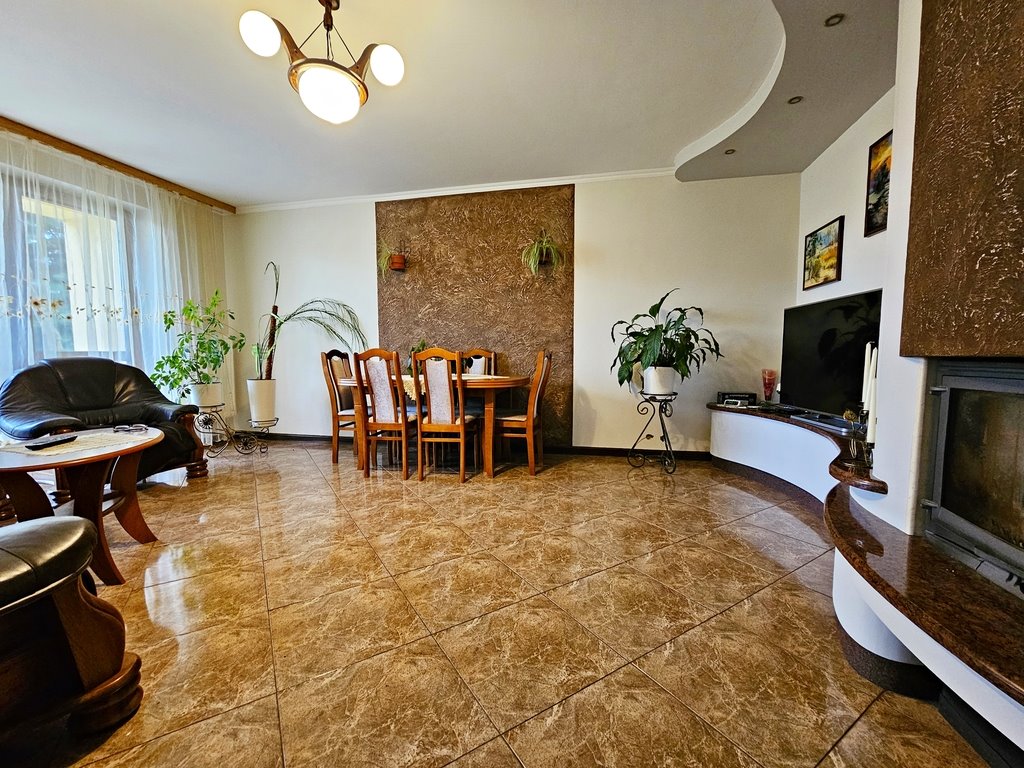 Dom z lasem i garażem 3 auta w Dąbrowie Dąbrowa  200m2 Foto 1