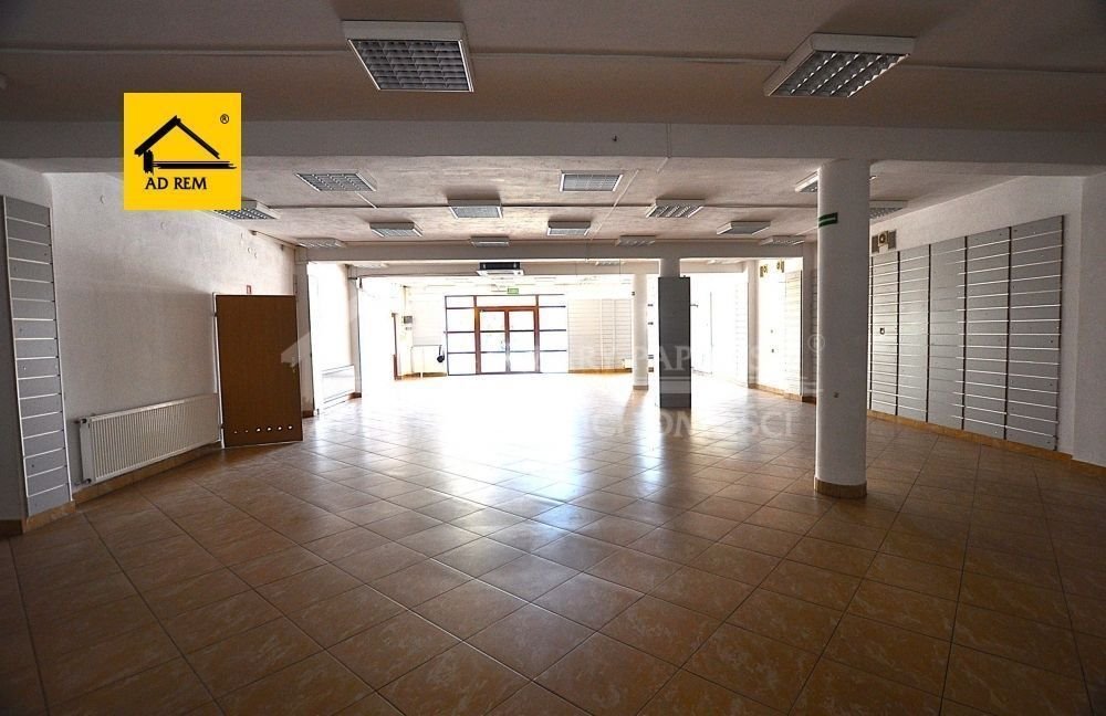 Lokal handlowy 214 m² z witrynami i parkingiem w Zamościu Zamość, Nowa Osada, Gminna  214m2 Foto 1