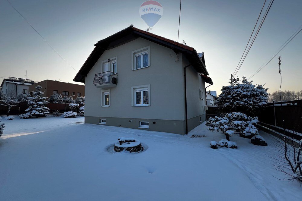 Dom 140 m² z ogrodem zimowym i podziałem na dwa mieszkania Jasienica  140m2 Foto 1