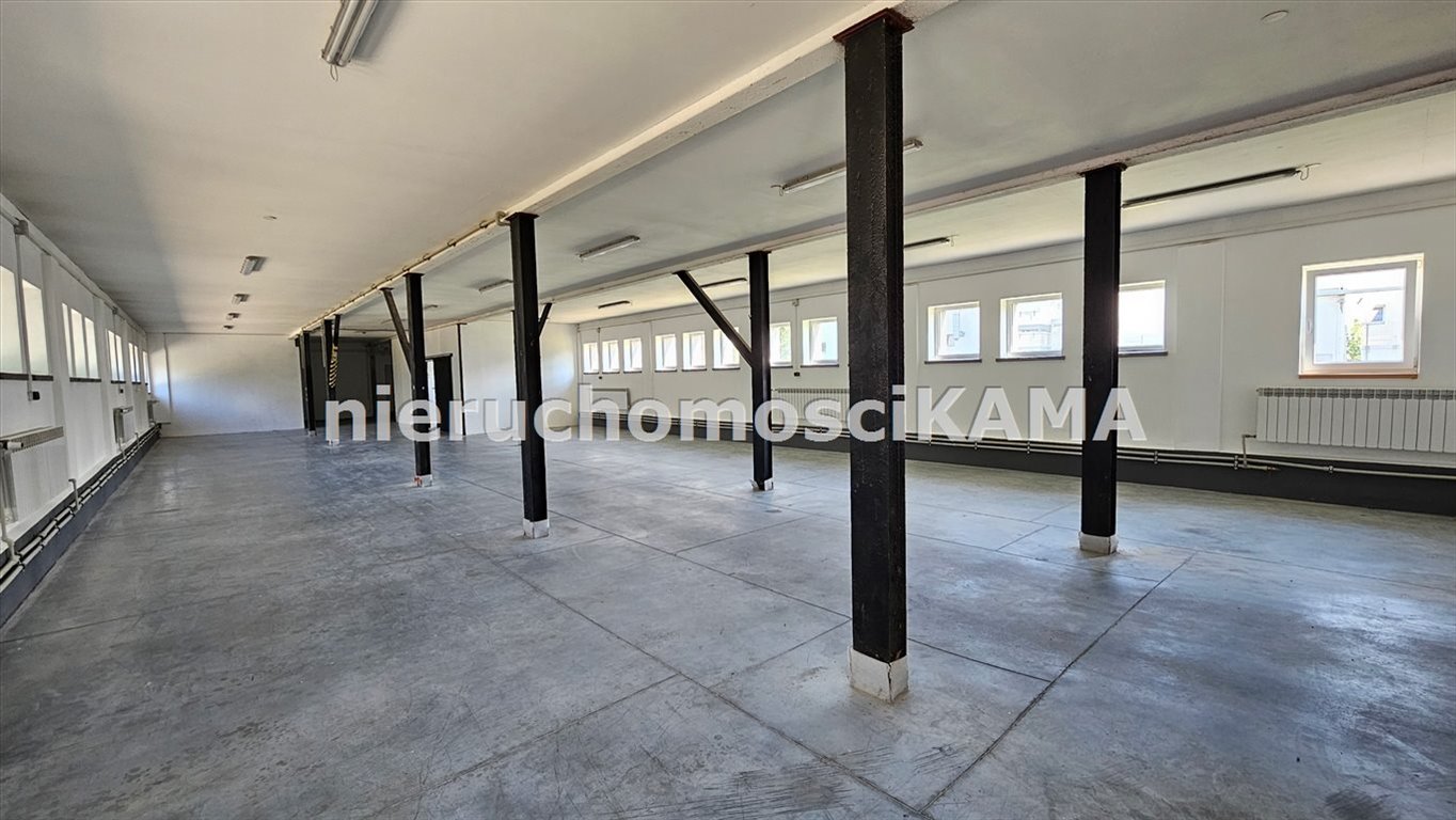 Na wynajem magazyn 409 m² z biurami i placem w Bielsku-Bałej: Bielsko-Biała