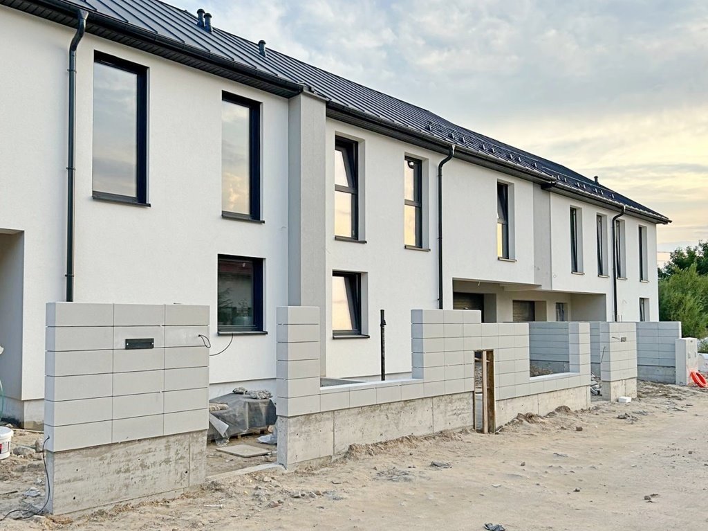 Nowoczesny dom szeregowy z ogródkiem i garażem w Zawadach Białystok, Zawady, Dolna  132m2 Foto 1