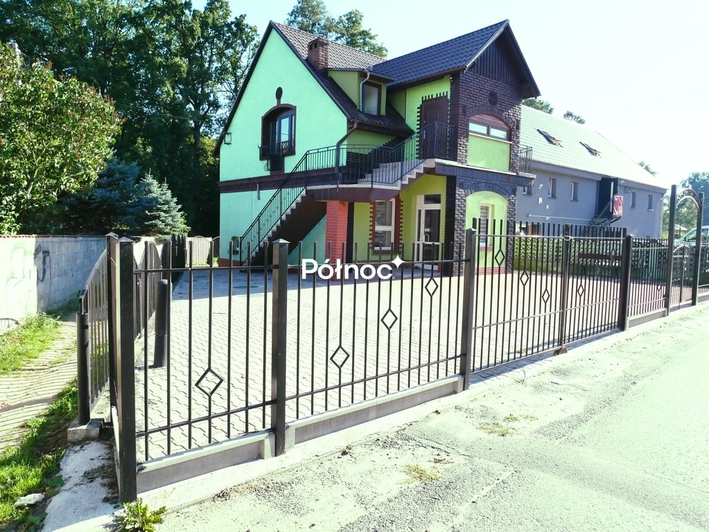 Dom wolnostojący 140 m2 z osobnymi wejściami i dużą działką Wykroty  140m2 Foto 1