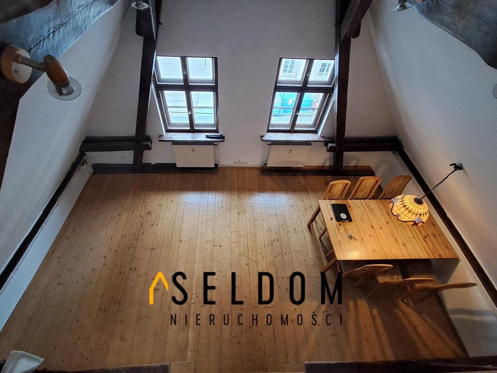 Na sprzedaż przestronne 3-pokojowe mieszkanie 68 m² w Jeleniej Górze Jelenia Góra, Plac Ratuszowy  68m2 Foto 1
