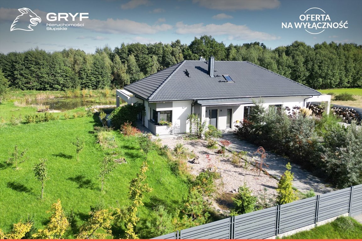 Nowoczesny dom z ogrodem i stawem w Strzelinku zapraszam Strzelinko, Chabrowa  145m2 Foto 1
