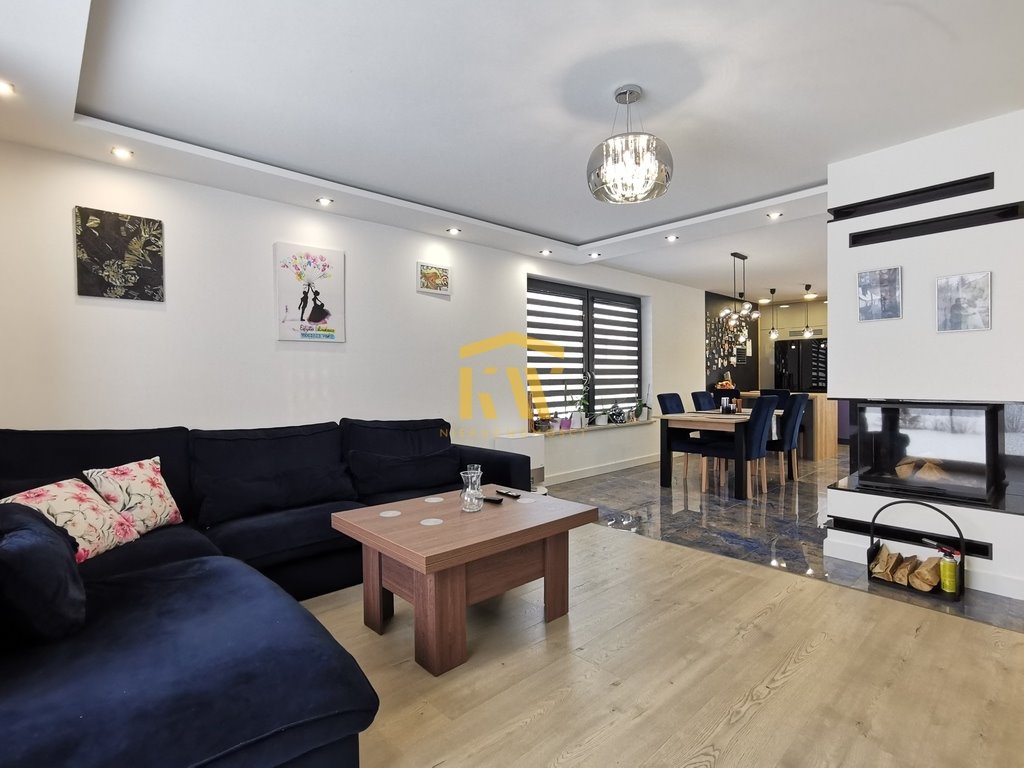 Przestronny dom 200 m² z nowoczesnym designem i dużą działką Zakrzew  205m2 Foto 1