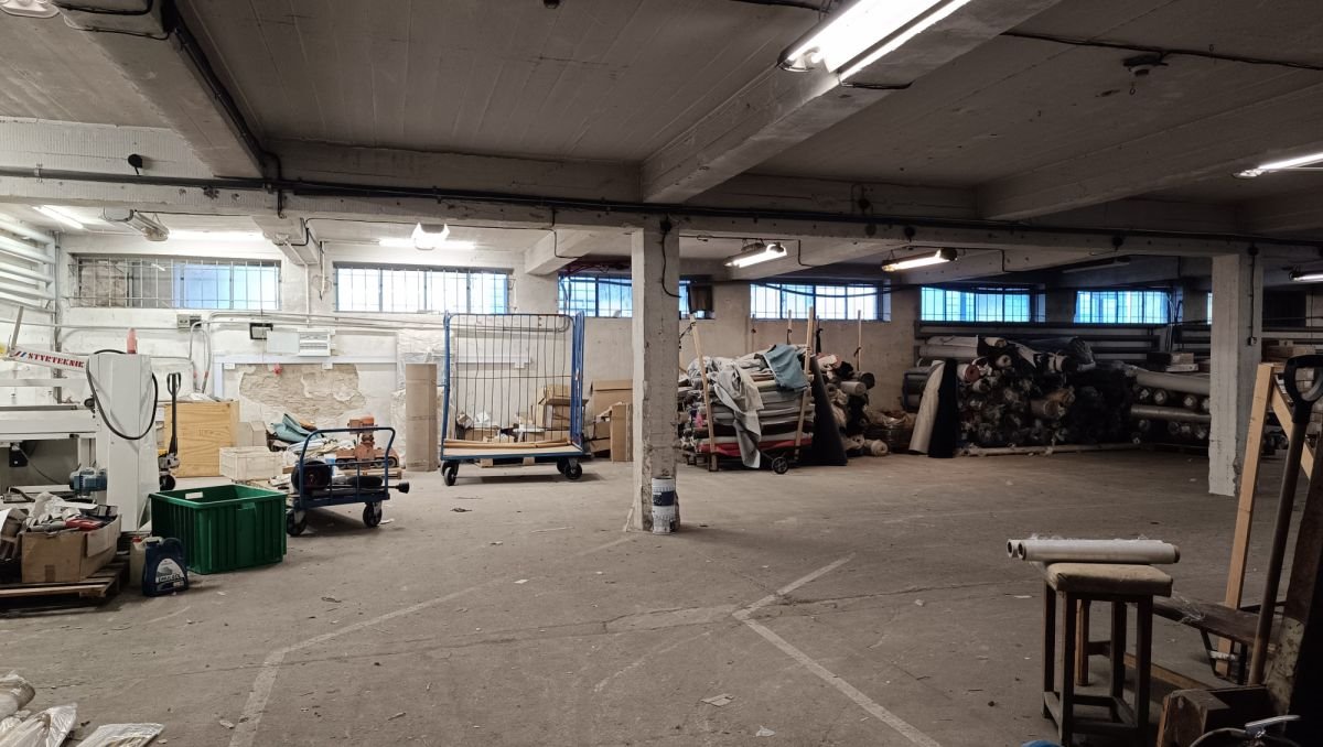 Magazyn 255m2 w Gdyni Chyloni, ogrzewany, blisko komunikacji Gdynia, Chylonia, Bolesława Krzywoustego  255m2 Foto 1