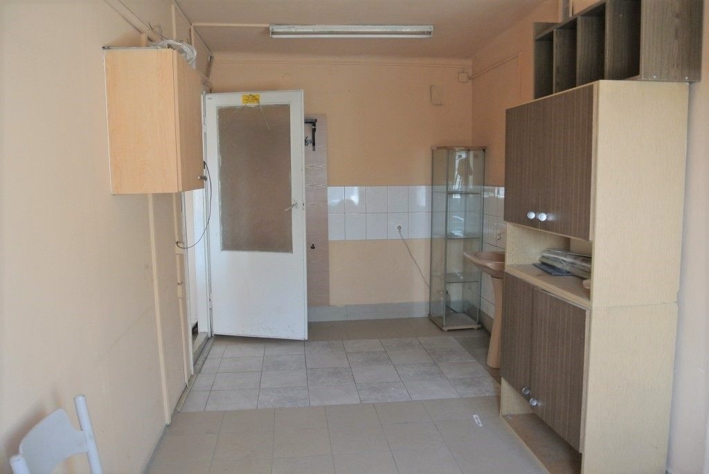 Wynajem lokalu 43 m2 z parkingiem i ogrodzonym terenem Kielce, KSM  44m2 Foto 1