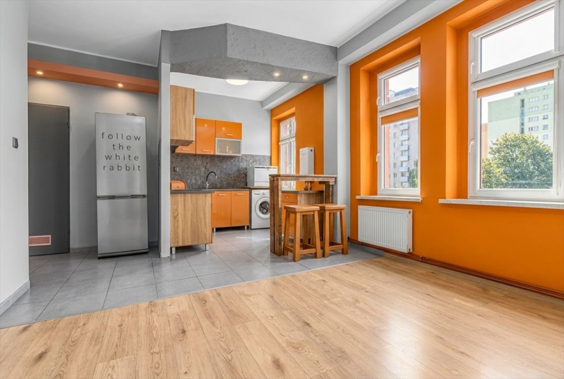Polecam kawalerkę 39,2 m² w centrum Zabrza z aneksem i balkonem Zabrze, Centrum, Wolności  39m2 Foto 1