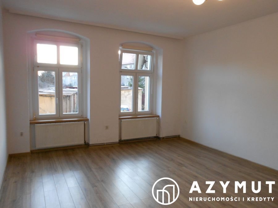 Przestronne 3-pokojowe mieszkanie w kamienicy z dużym podwórkiem Jawor  83m2 Foto 1