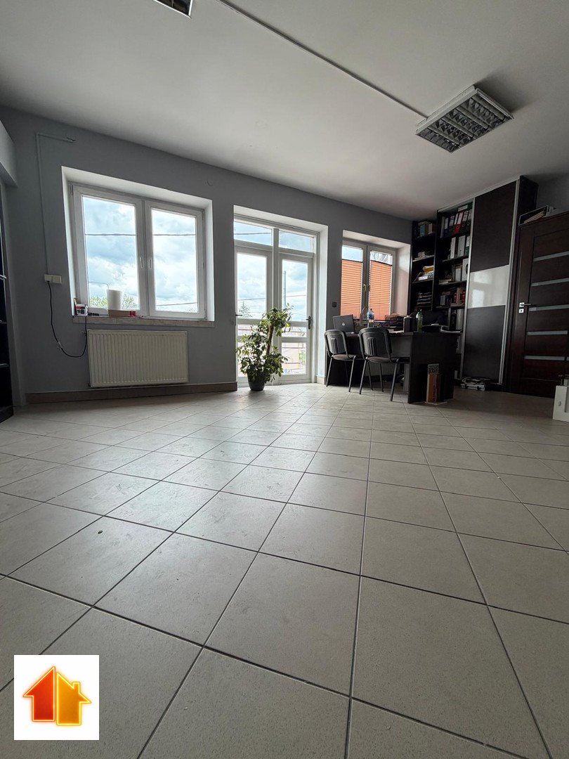 Przestronny lokal usługowy 60 m² z balkonami i parkingiem Mielec, Torowa  60m2 Foto 1