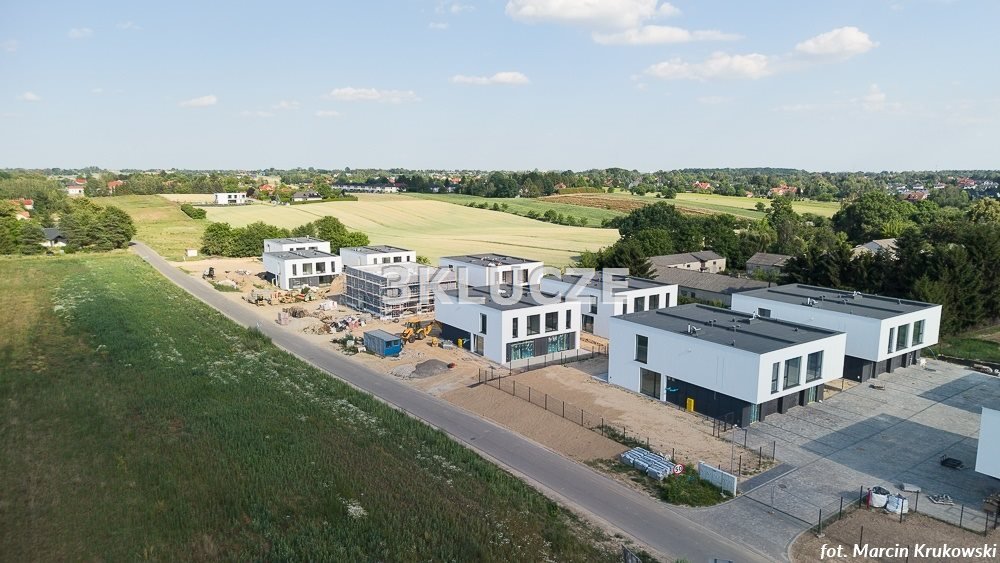Dom bliźniak z garażem - nowoczesne rozwiązania i ogródek Marysin  175m2 Foto 1