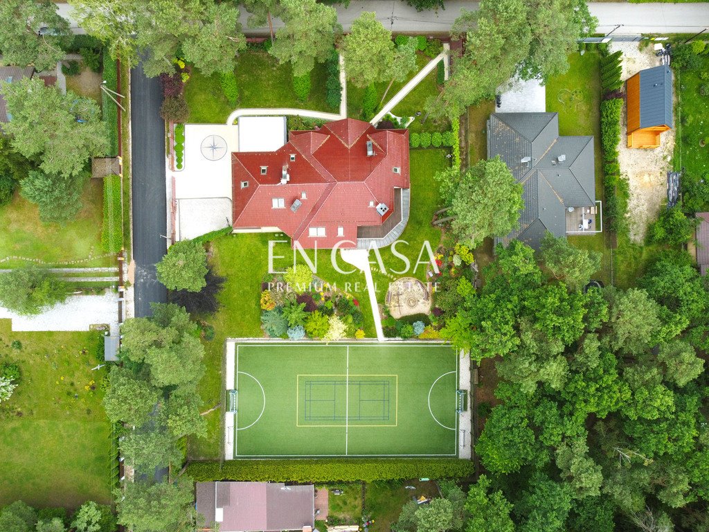 Luksusowa willa z boiskami i ogrodem 595 m2 w Zalesiu Zalesie Górne  595m2 Foto 1