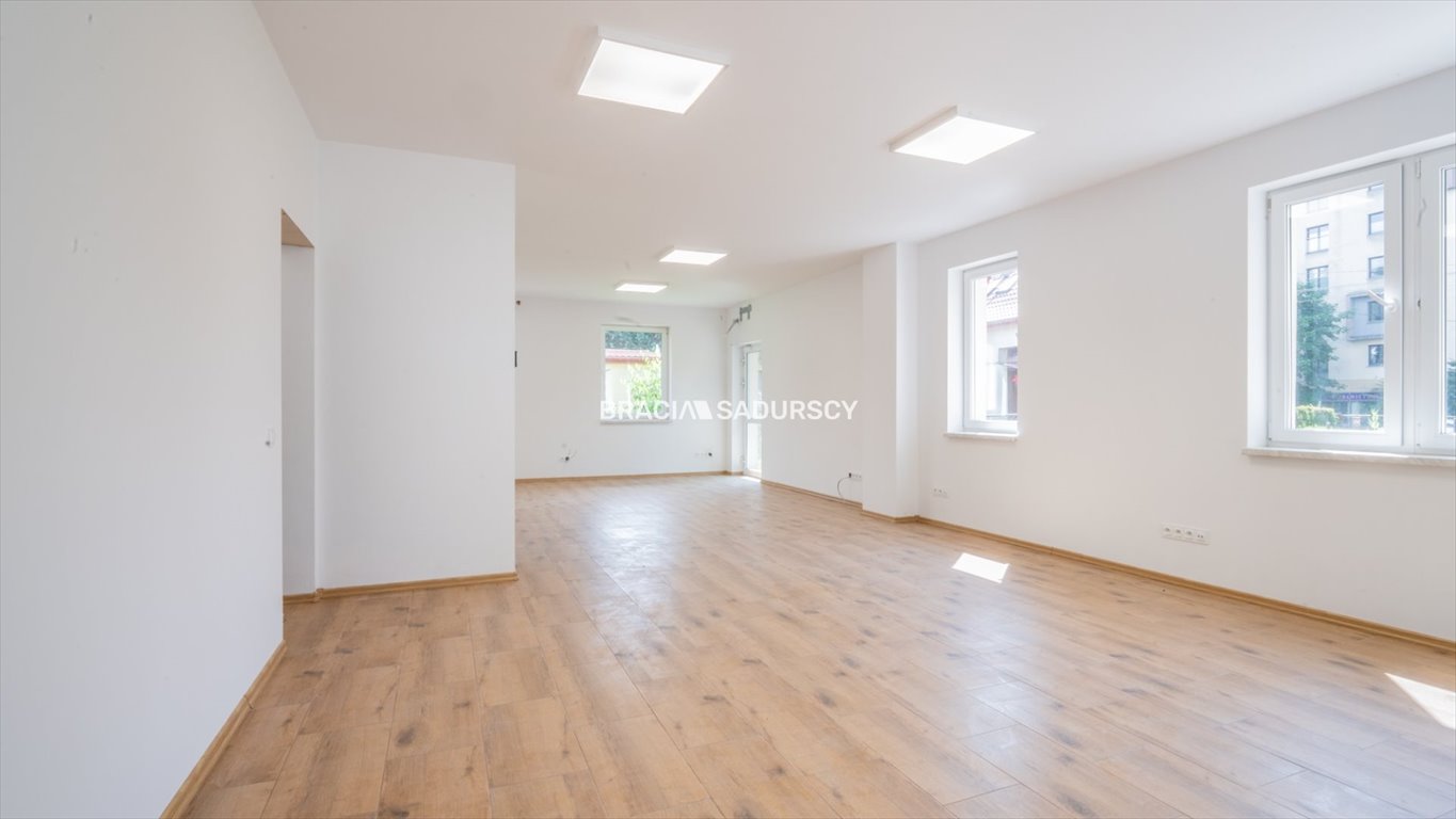 Przestronny lokal usługowy 67 m² z parkingiem w Płaszowie Kraków, Podgórze, Płaszów, Myśliwska  67m2 Foto 1