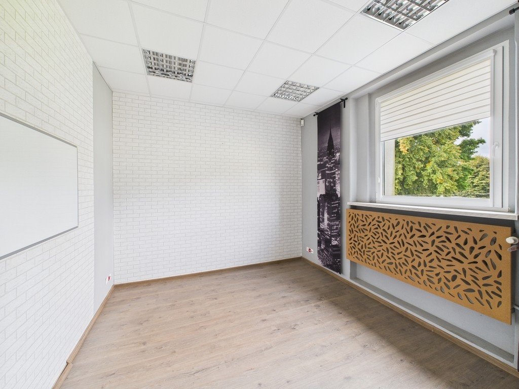 Przestronne biuro 46 m² z kuchnią i parkingiem polecam Rybnik, Sygnały  46m2 Foto 1