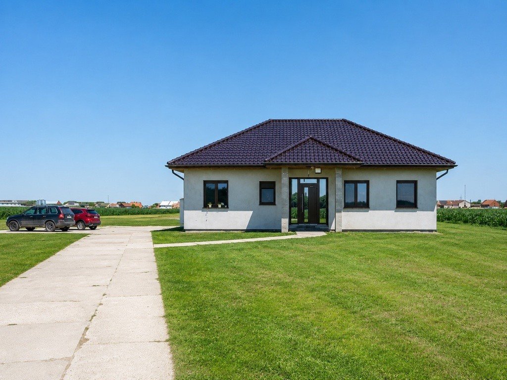 Do sprzedania przestronny dom 145 m² z dużą działką w Magdalenkach Magdalenki  145m2 Foto 1