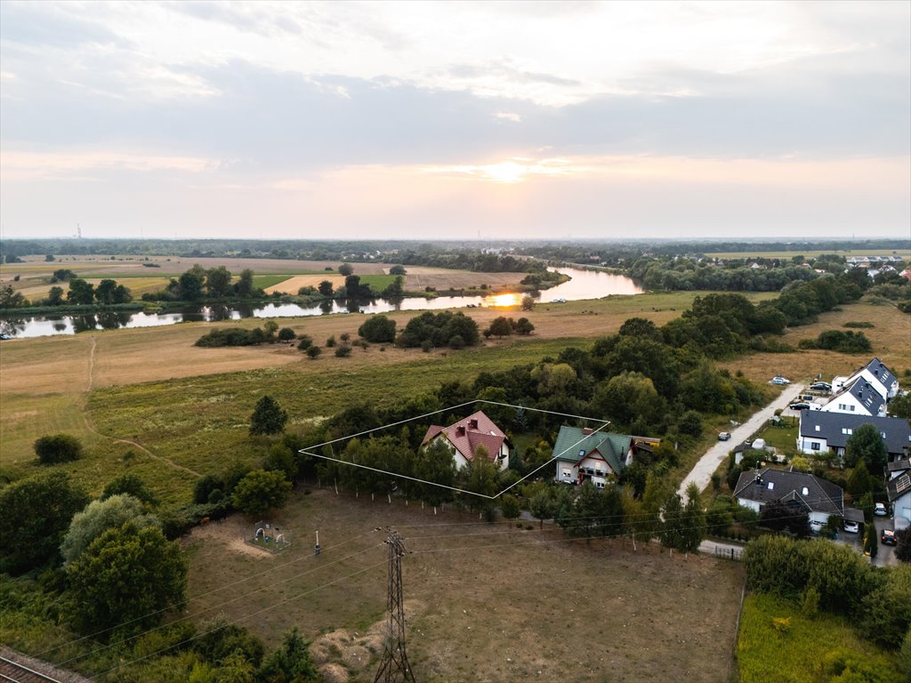 Przestronny dom 253 m² z garażem i dużą działką.: Czernica: Mikołaja Reja