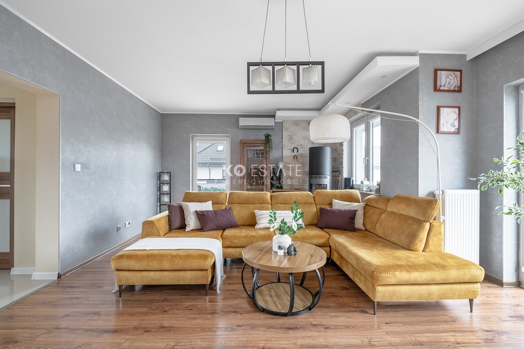 Przestronny bliźniak 142 m² z tarasem i potencjałem zapraszam Ligota Piękna, Różana  142m2 Foto 1