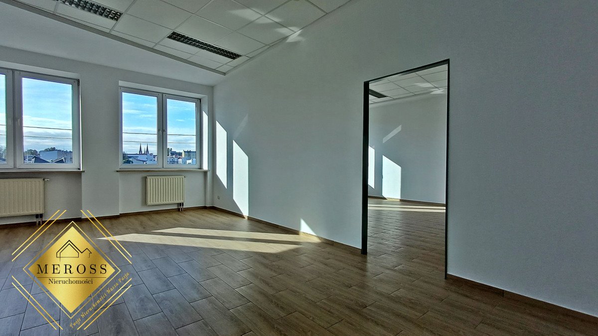 Lokal 61 m² w biurowcu z klimatyzacją i windą - polecam! Częstochowa  61m2 Foto 1