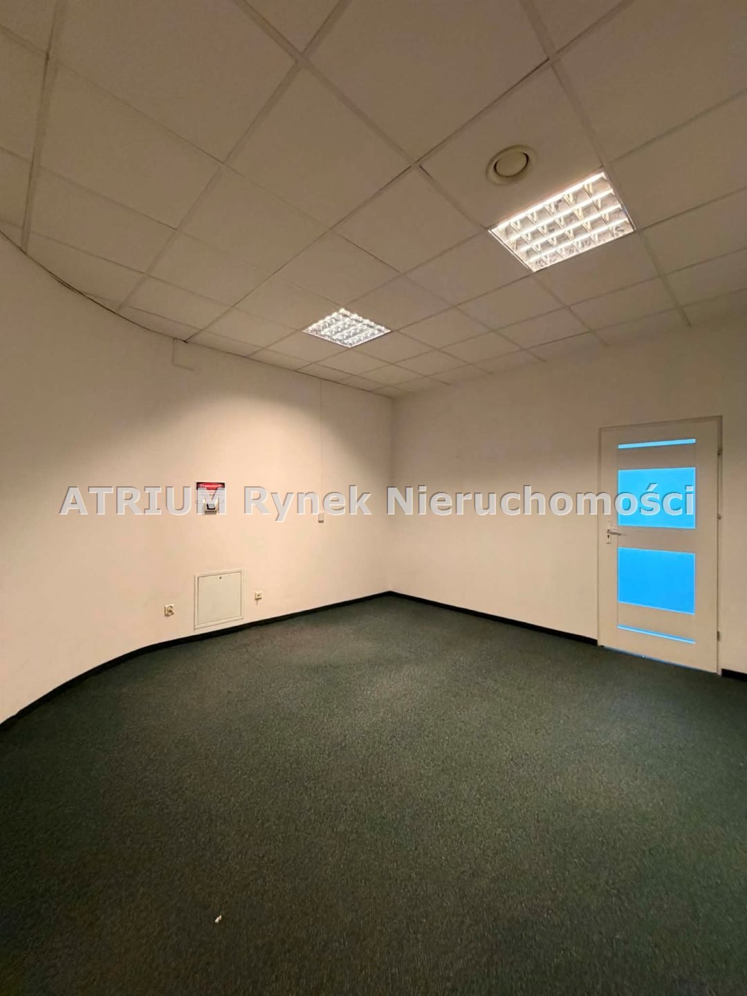 Przestronne biuro 40 m² z klimatyzacją, jasne i funkcjonalne Piotrków Trybunalski, Centrum  40m2 Foto 1