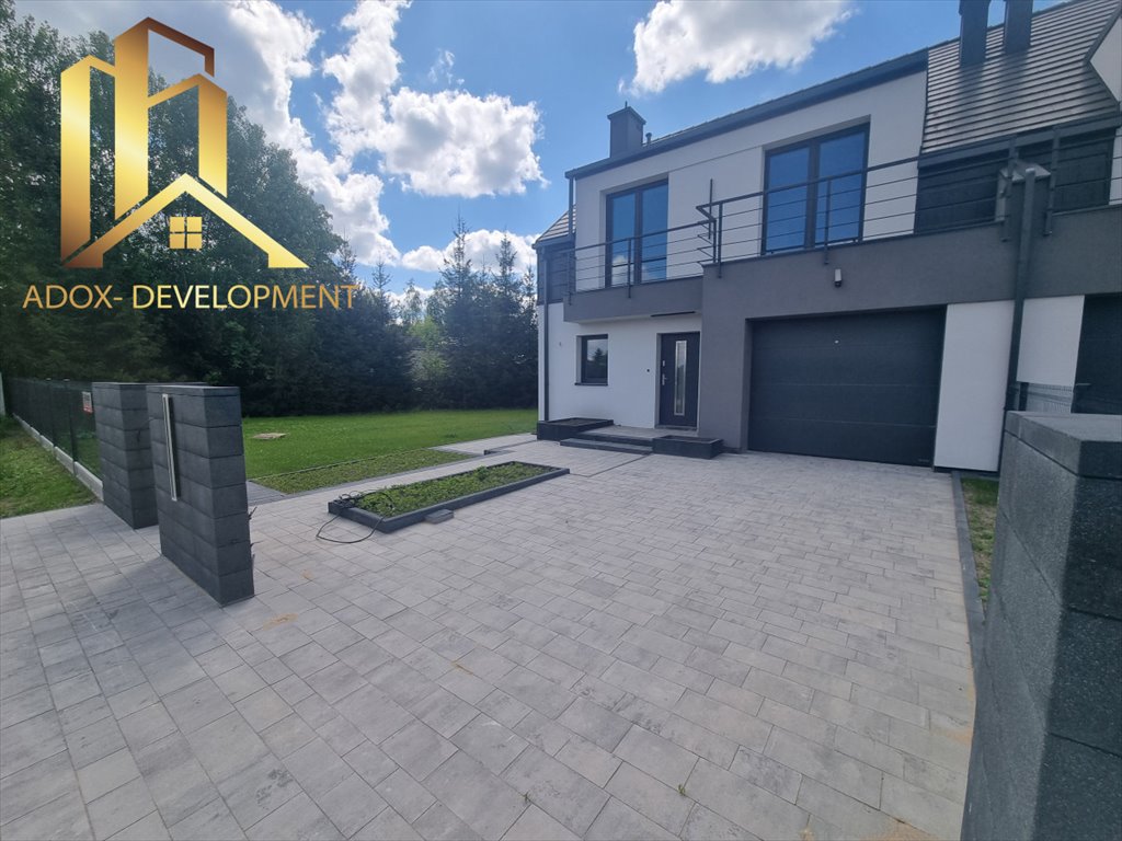 Dom bliźniak z dużym ogrodem, 147,98 m2, centrum Tarczyna Tarczyn  148m2 Foto 1