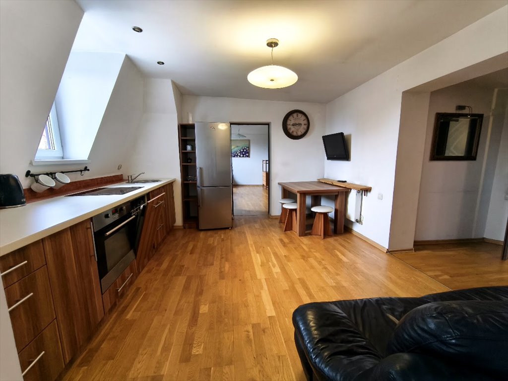 Przestronne poddasze 3 pok. z piwnicą i pełnym wyposażeniem Katowice, Śródmieście, Kochanowskiego  90m2 Foto 1