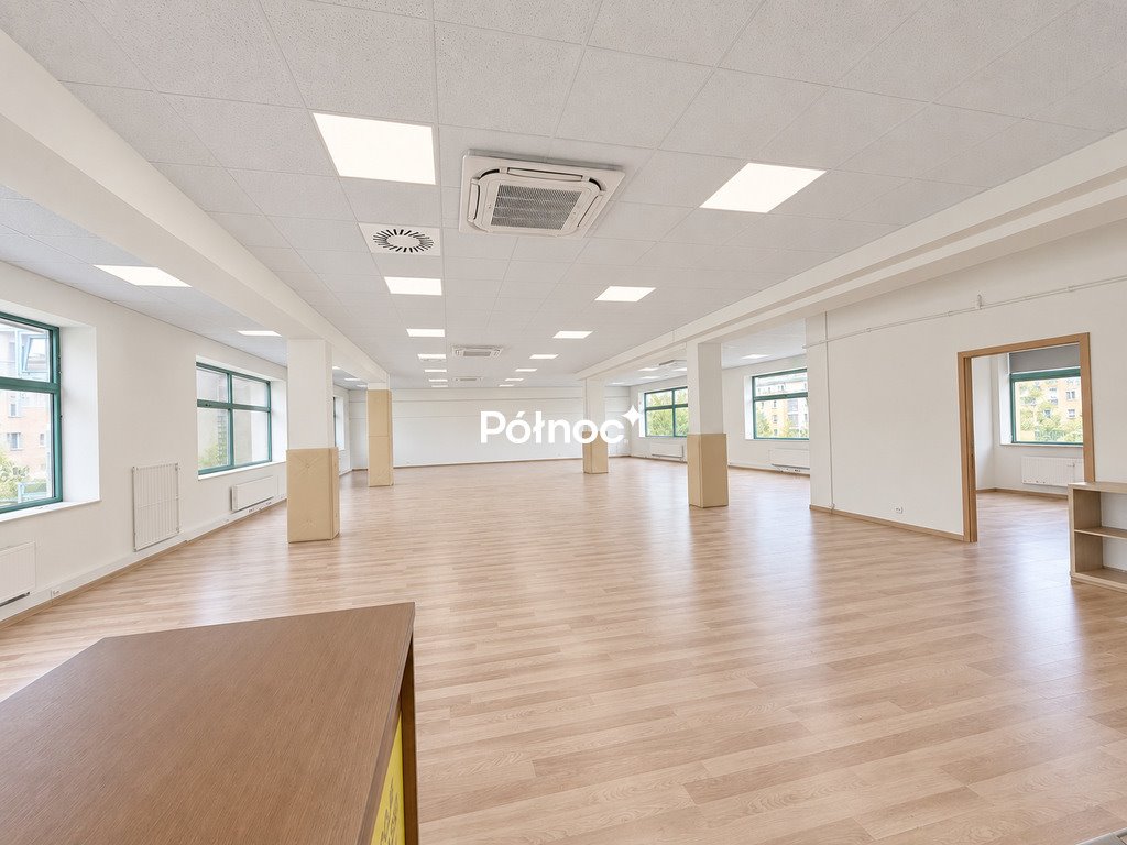 Wynajmę przestronny lokal 383 m² w Krakowie z dużymi przeszkleniami Kraków  383m2 Foto 1