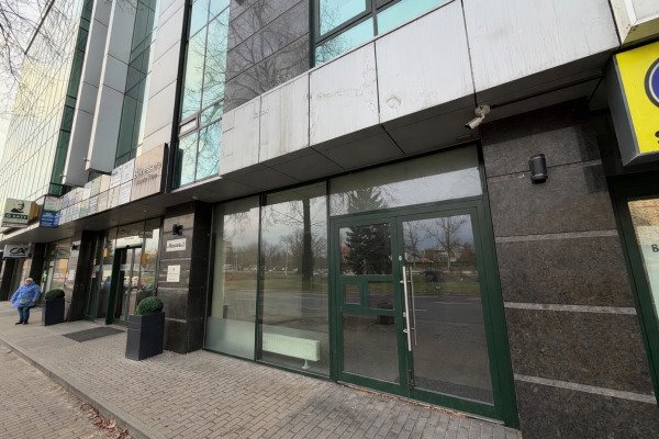 Atrakcyjny lokal 171 m² z dużymi witrynami i parkingiem Kielce  171m2 Foto 1