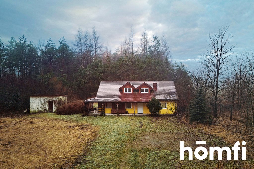 Uroczy dom z dużą działką i altaną w Czarnym Lesie Czarny Las-Kolonia  99m2 Foto 1