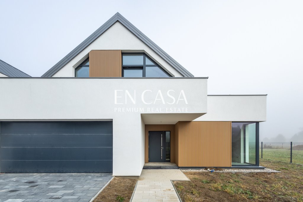 Nowoczesny dom 227 m2 z dużymi przeszkleniami i garażem Warszawa, Wilanów, Zawady  227m2 Foto 1