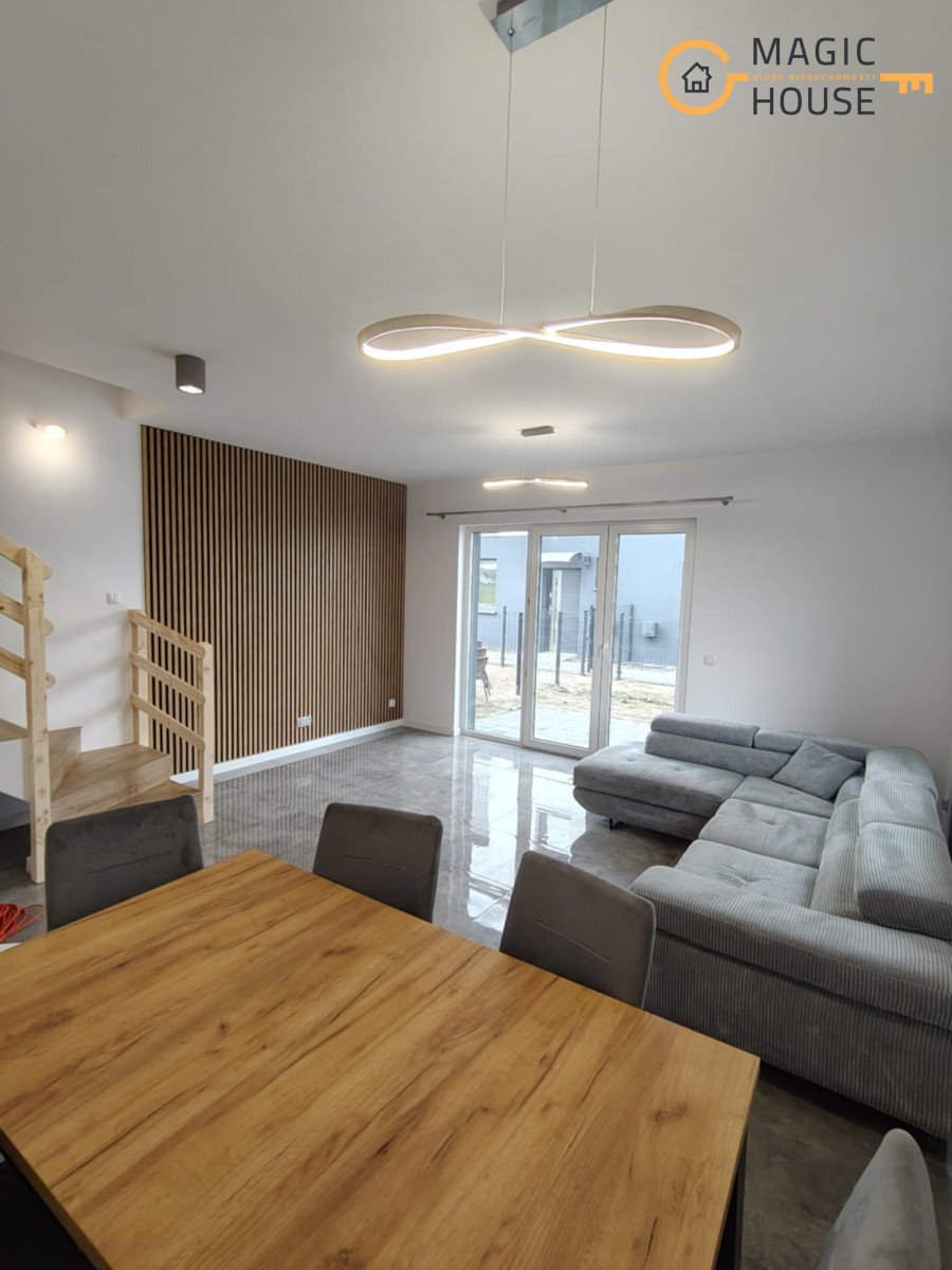 Dom na sprzedaż Strzebielino, Rotmistrza Witolda Pileckiego  125m2 Foto 1