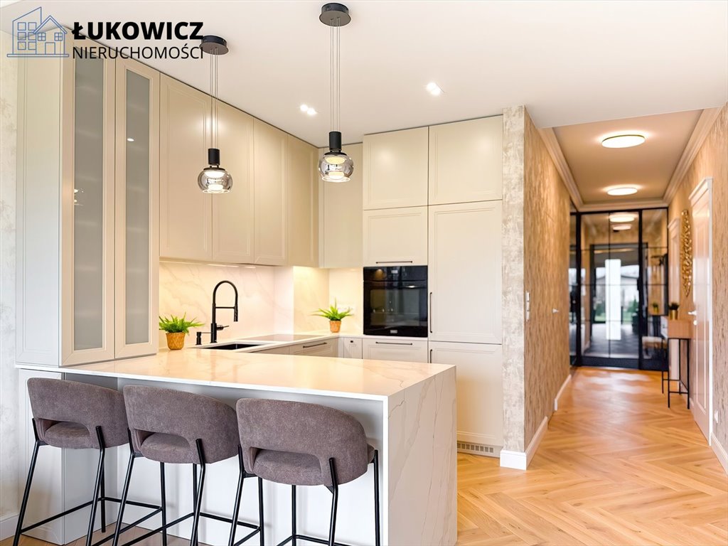 Mieszkanie trzypokojowe na sprzedaż Bielsko-Biała, Stare Bielsko  72m2 Foto 1