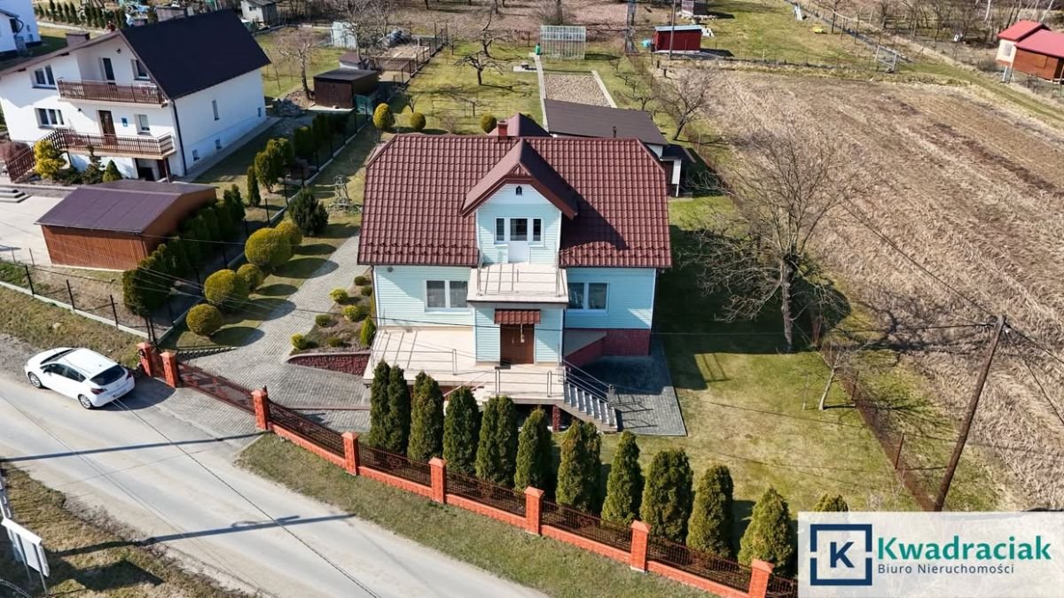 Zapraszam do domu z dużym ogrodem i potencjałem aranżacyjnym Jareniówka  110m2 Foto 1