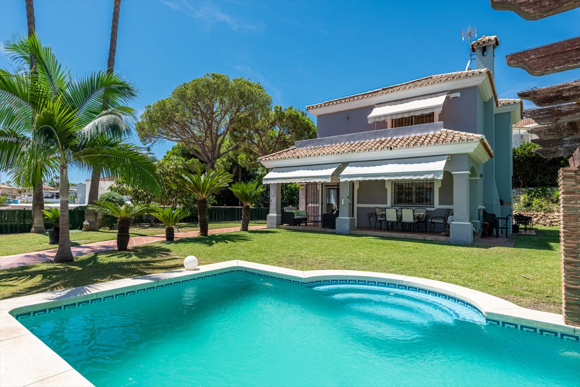 Przestronny dom 289 m² z basenem i ogrodem (Monte Biarritz) Hiszpania, Monte Biarritz, Monte Biarritz  289m2 Foto 1