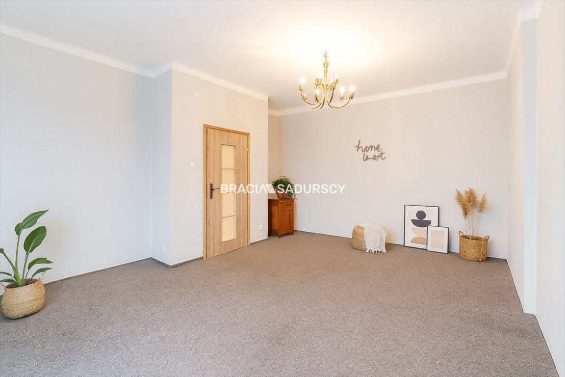 Kawalerka na sprzedaż Skawina, Pułaskiego  38m2 Foto 1