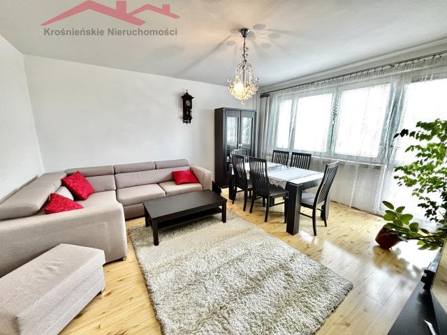 Mieszkanie trzypokojowe na sprzedaż Krosno, Guzikówka  61m2 Foto 1