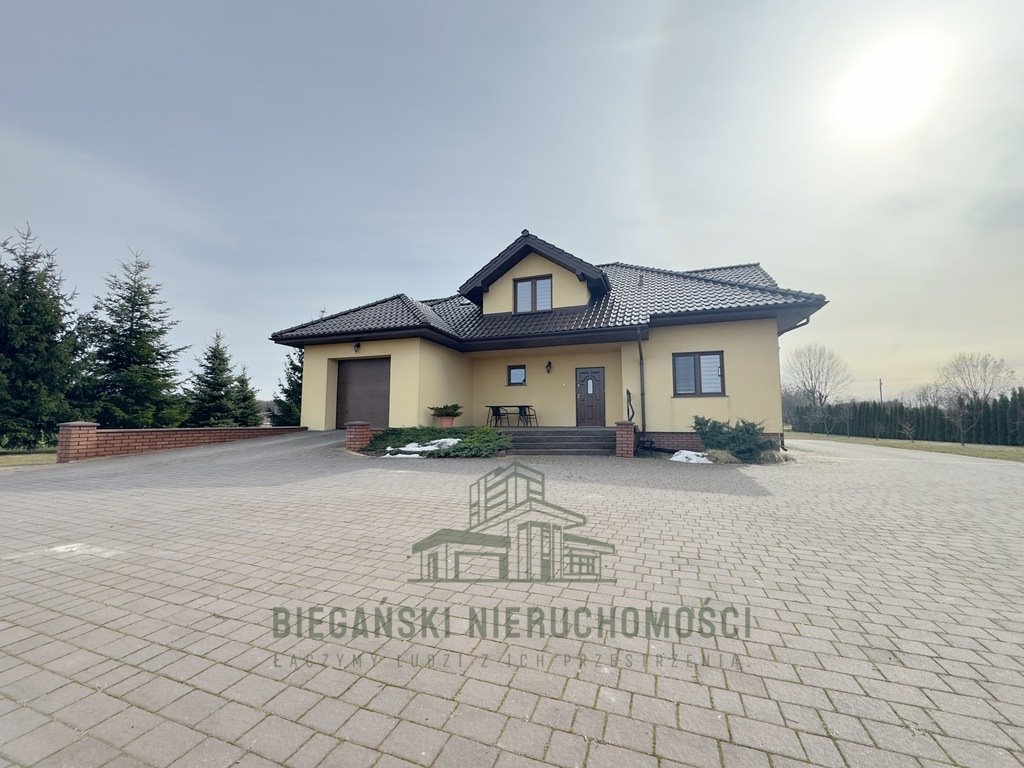 Przestronny dom 160 m² na dużej działce w Łuszczowie Drugi Łuszczów Drugi  160m2 Foto 1