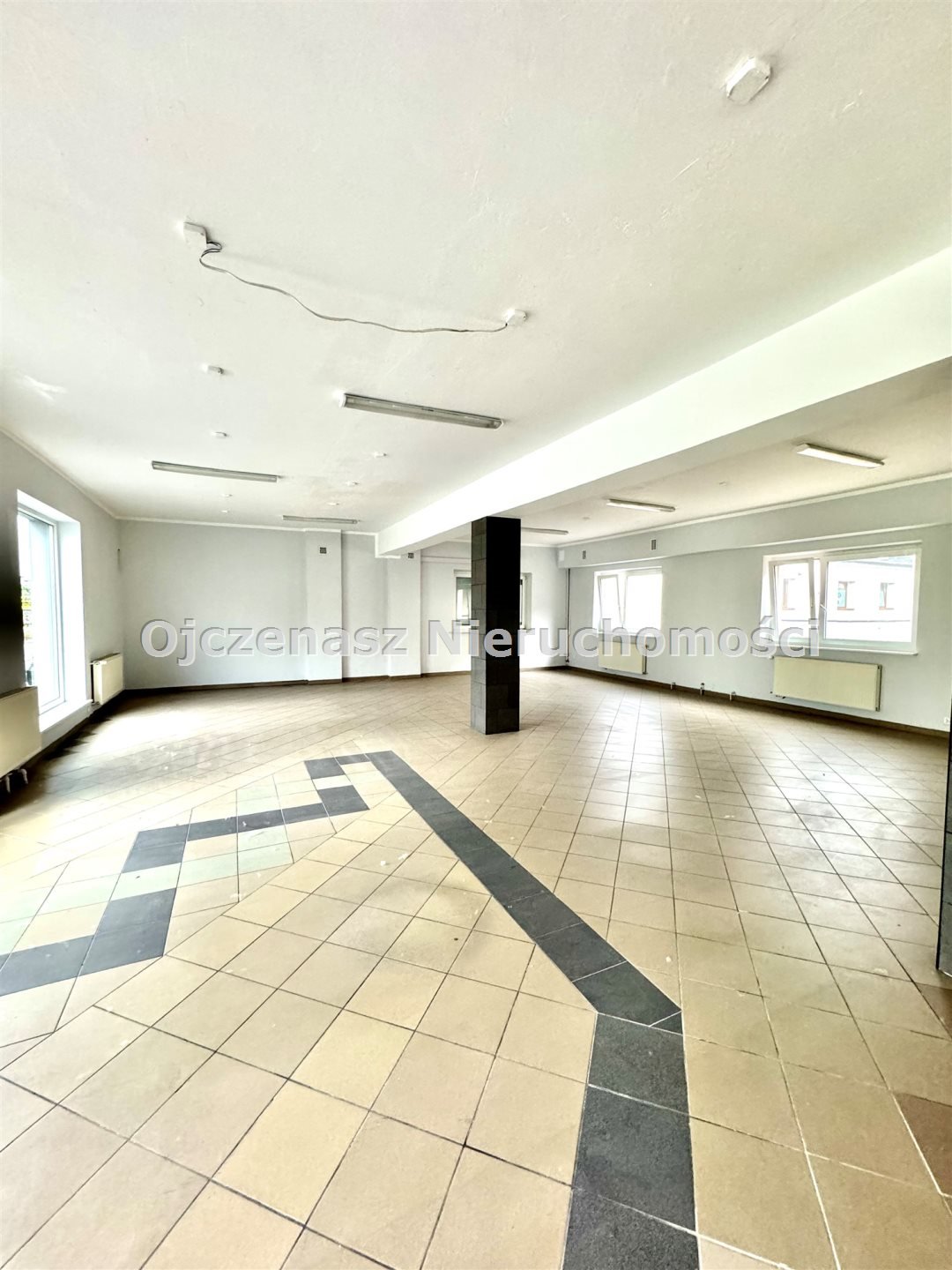 Atrakcyjny lokal handlowy 500 m2 z parkingiem na Bartodziejach Bydgoszcz, Bartodzieje  500m2 Foto 1