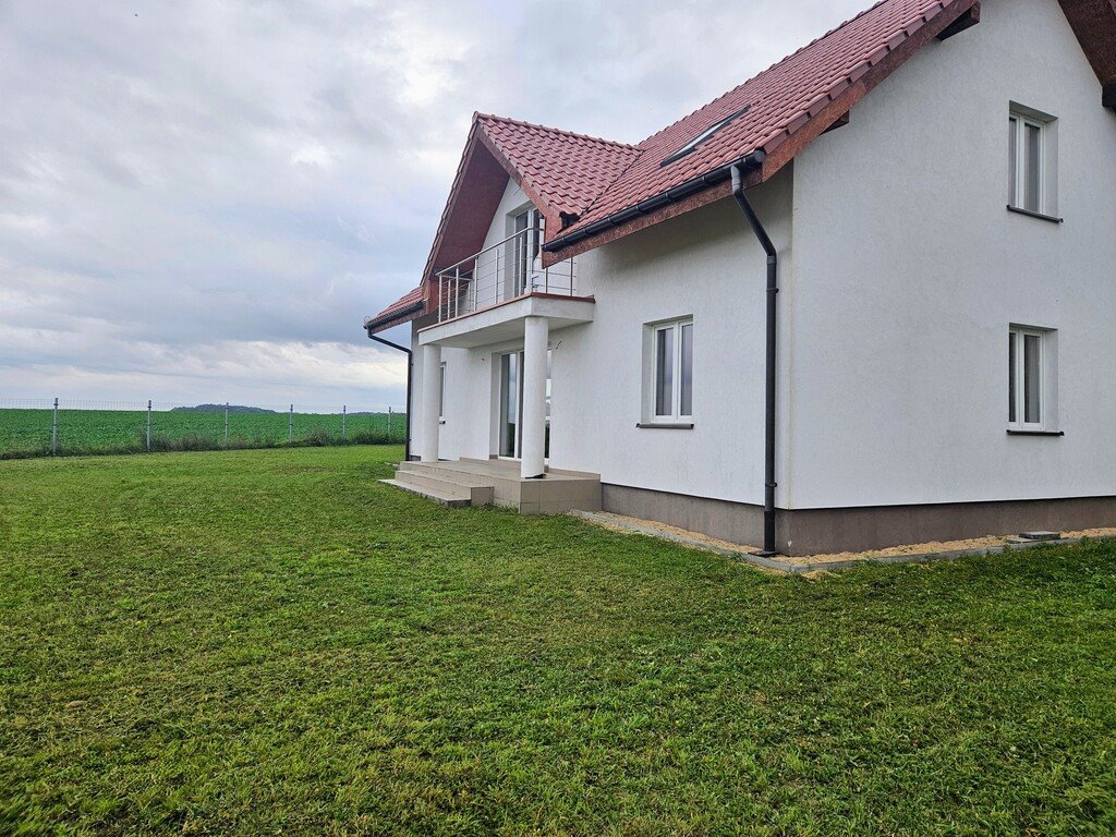 Dom wolnostojący z tarasem, garażem i dużą działką Siekierowice  193m2 Foto 1