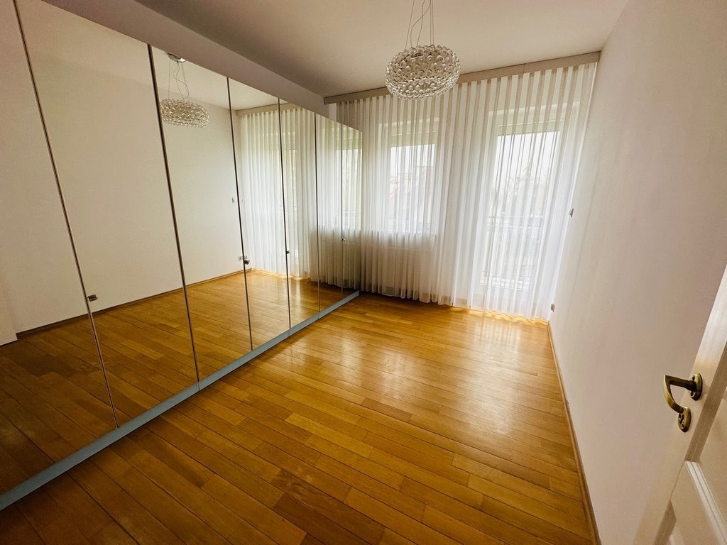 Przestronne 4-pokojowe mieszkanie 133 m² z balkonami i garażem Warszawa, Mokotów, Śródziemnomorska  133m2 Foto 1