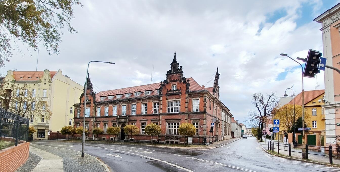 Biura, centrum, zabytkowa architektura, 343 m2 Brzeg, Piastowska  344m2 Foto 1