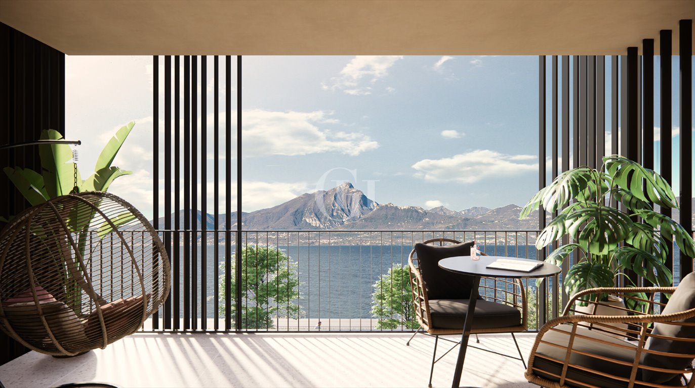 Mieszkanie dwupokojowe na sprzedaż Włochy, Torri del Benaco  75m2 Foto 1