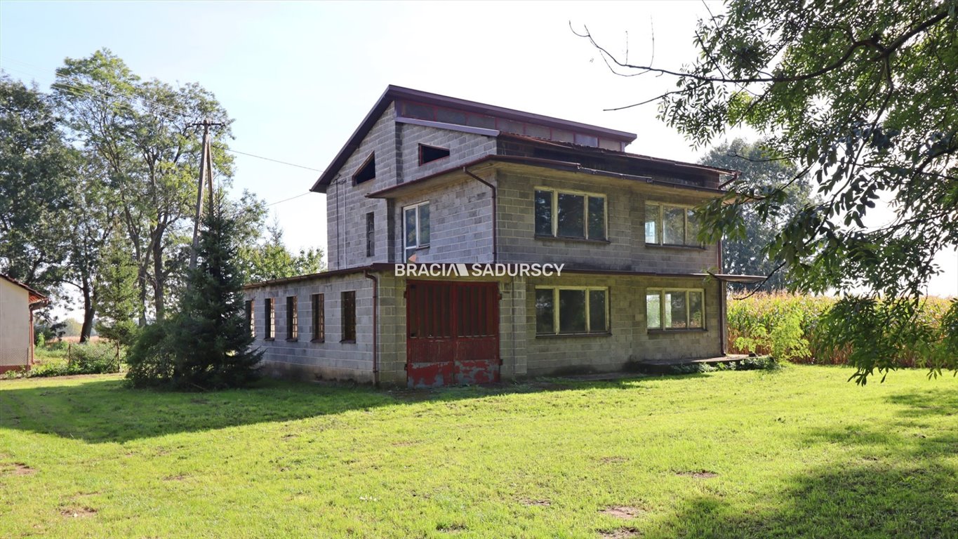 Dom na sprzedaż w Sieradzicach – 200 m², 2 domy, działka 8300 m² Kazimierza Wielka, Sieradzice  200m2 Foto 1