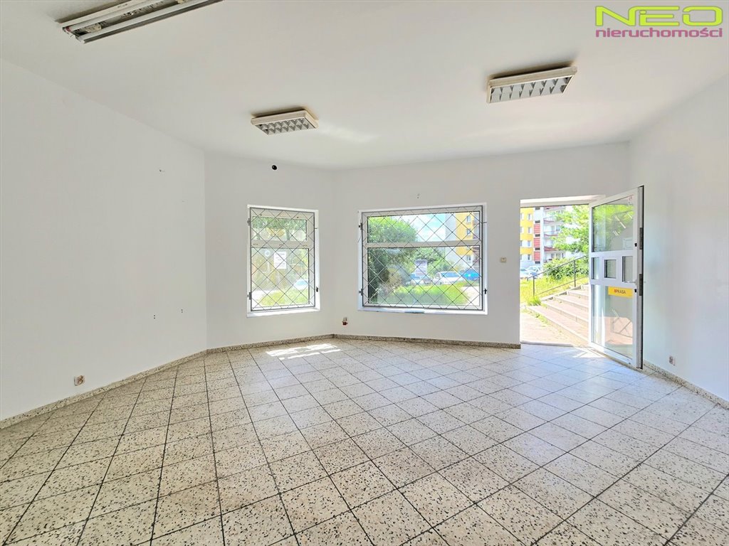 Lokal użytkowy z dużą ekspozycją, parkingiem i dwoma wejściami Częstochowa, Północ  44m2 Foto 1