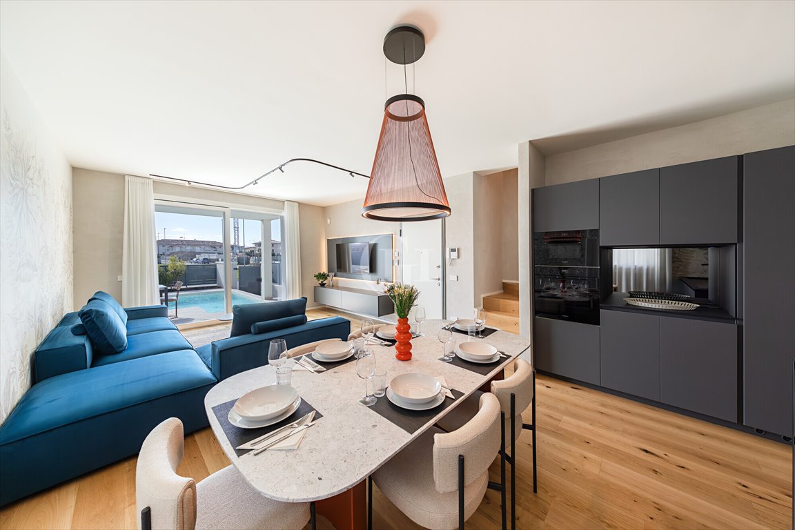 Zapraszam do ekskluzywnej willi 152 m² z basenem w Sirmione Włochy, Sirmione  152m2 Foto 1