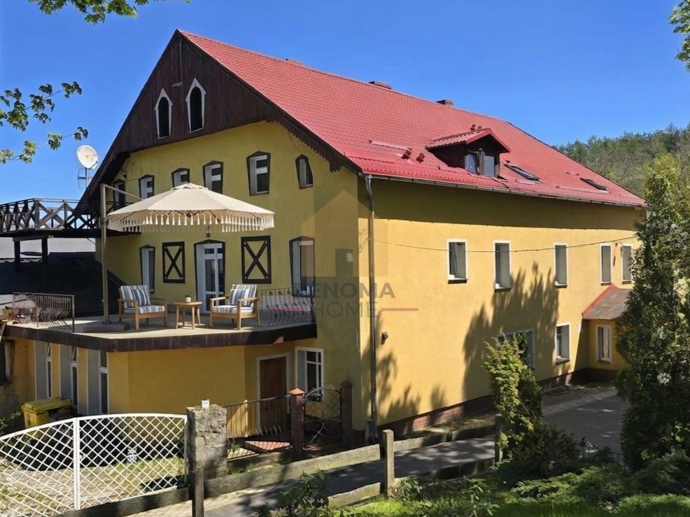 Na sprzedaż dom z 8 mieszkaniami 1044 m² w Wałbrzychu Wałbrzych  1 044m2 Foto 1