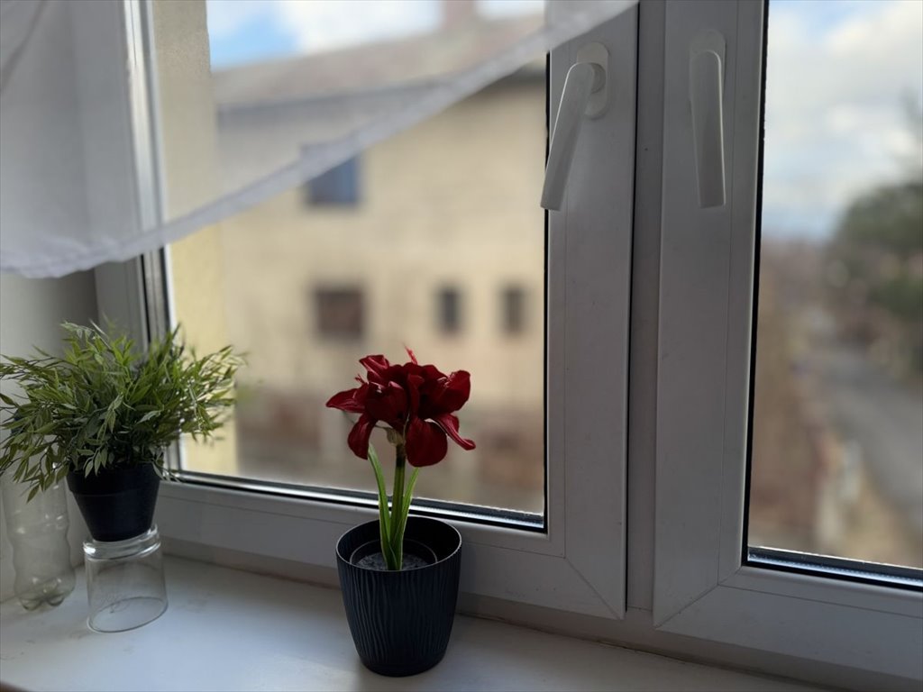 Na sprzedaż przestronny dom z dwoma mieszkaniami i garażami Jelenia Góra, Czarne  200m2 Foto 1