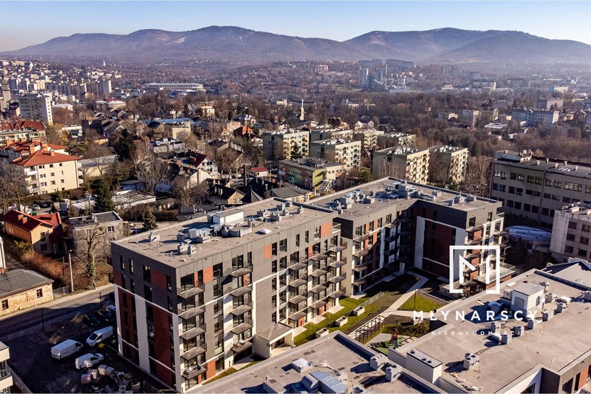 Mieszkanie trzypokojowe na sprzedaż Bielsko-Biała, Górne Przedmieście  57m2 Foto 2