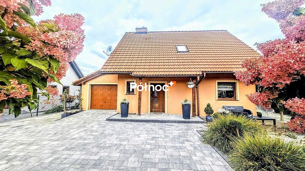 Dom z garażem, tarasem i ogrodem w Nowogrodźcu Nowogrodziec, Lipowa  144m2 Foto 1