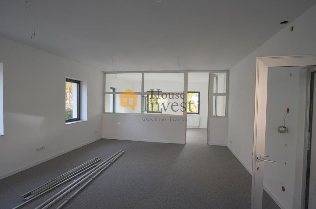 Lokal biurowy 90m2 z open space i gabinetami, parking Legnica, ks. Piotra Ściegiennego  90m2 Foto 1