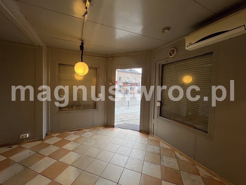 Na wynajem lokal 20 m² z witrynami i klimatyzacją w Psie Pole Wrocław, Psie Pole  20m2 Foto 1